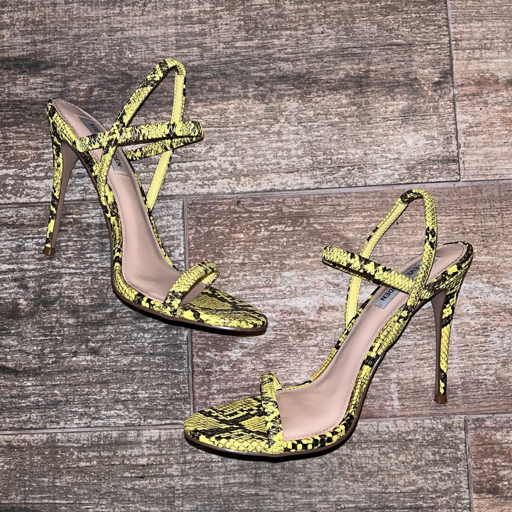Steve Madden Gabriella Yellow snake skin heels